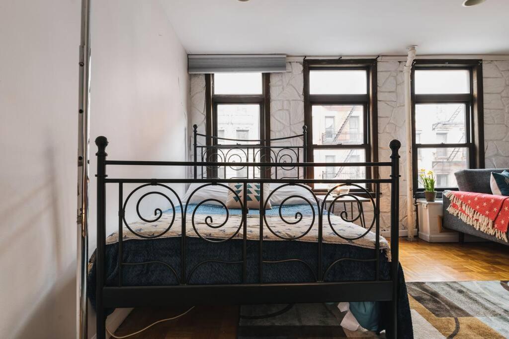 East Village Townhouse New York Exterior photo